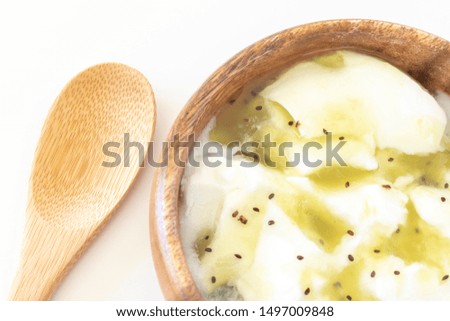 Yogurt with kiwifruit fruit sauce