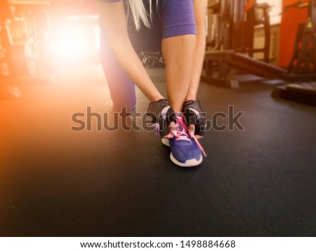 girl performs exercises in the gym