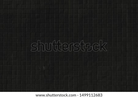 black tile wall - piso color