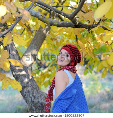 Beautiful smiling woman outdoor portrait, dressed in knitted hat and jersey