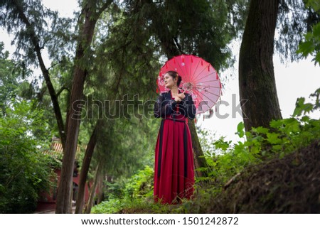 Chinese ancient beauty wearing Chinese clothes play in the Chinese Taoist Taoist Temple