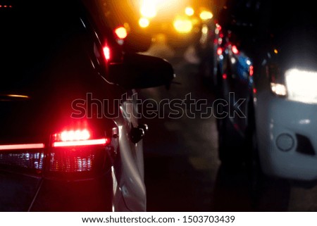 Blurred images of traffic conditions on the night road.
