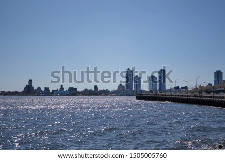 Landscape in the east river in the city of new york