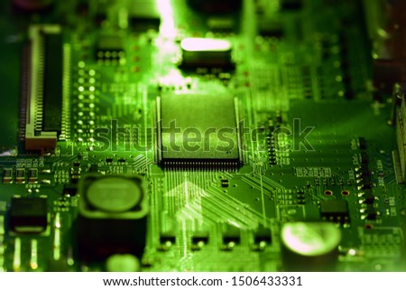 Selective focus,  integrated electronic circuit and microprocessor in a bright green light