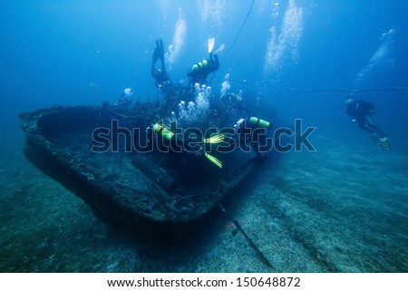 Divers and Marine shipwreck  Royalty-Free Stock Photo #150648872