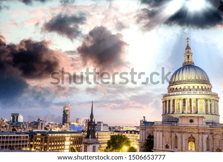 London at dusk. Magnificence of St Paul Cathedral.