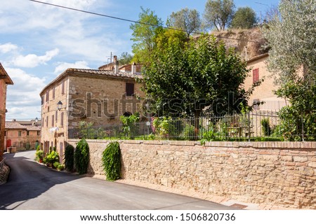 Insider tip Monterongriffoli, an idyllic little village with few houses located in a beautiful landscape
