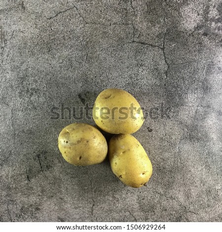 A flatlay picture of potato. Many varieties of potato can be found out there. And this is one of the varieties of potatoes that many people choose.