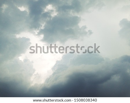 Picture of weather on the stomach while the rain is approaching.