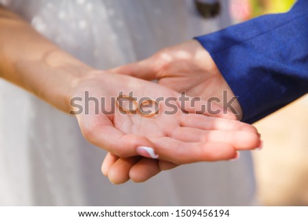 wedding rings in the hands