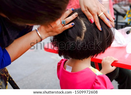 Mom find louse her daughter's hair,single mom concept