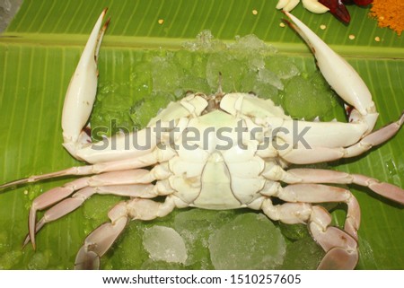 crabs recipe preparing, crabs on a green leaf, crabs dish ingredietns