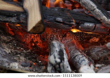 Pictures of fire during a roadtrip to sweden. Macro photographie of ember, fire and firewood in combination with grass and dirt.