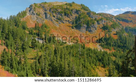 Photo autumn forest and mountains