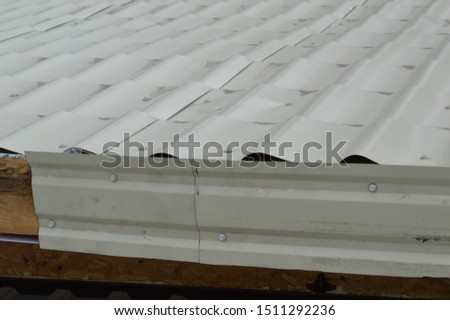 Installation of a windshield to protect the roof from the wind