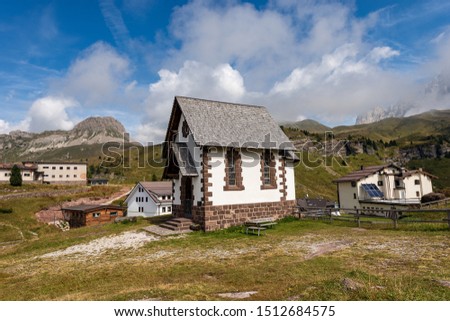 Small church with the Pale di San Martino and Mount Castellaz in the background. Passo Rolle, Fiera di Primiero, Dolomites, Italian Alps, Trentino Alto Adige, Italy, Europe