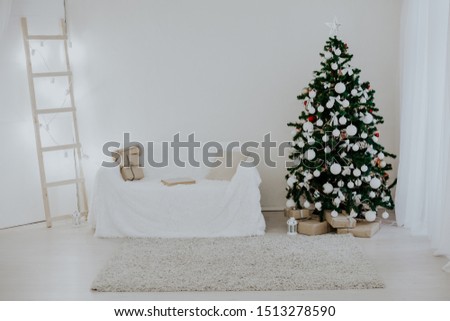 Christmas Decor 2018 with Christmas tree and gifts