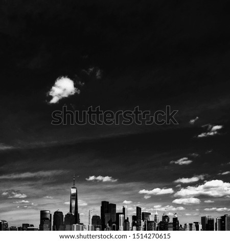 Manhattan BW Minimalistic Photo Skyline and Skyscraper Building Architecture - New York - USA Cityscape Photos 
