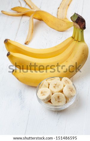 Sliced banana on wooden table