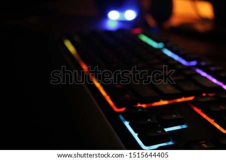 A pretty picture of contrasting coloured backlights on a keyboard.