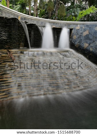 soft​ focus​ silky smooth​ picture​ water​ fountain​ in​ park
