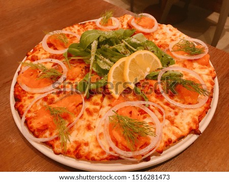 smoked salmon pizza cheese food