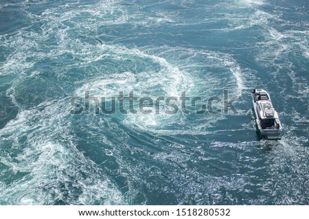 The city of Naruto is synonymous with “whirlpools”. This natural tidal phenomenon never ceases to amaze visitors.