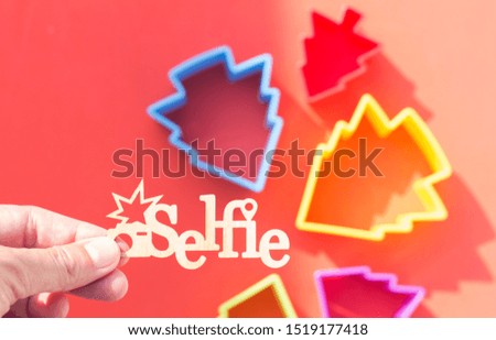 wooden selfie word and christmas tree silhouette