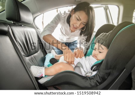 Pictures of Asian boys and mothers in car,Focus on baby face