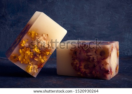 DECORATIVE CANDLES WITH FLOWERS ON DARK FUND