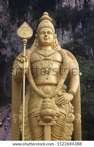 the golden statue in the Malaysian batu caves tourist