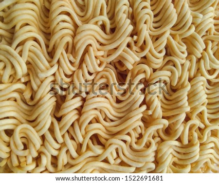 texture details of the instant noodles 