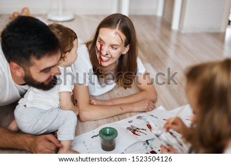 little girl is talking with her mother while having art class, close up photo