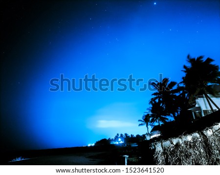 LONG EXPOSURE NIGHT SKY PICTURE ON THE BEACH SIDE