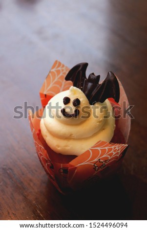 Halloween cupcakes decorated with sweets
