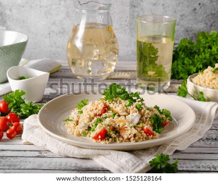 Bio couscous with chicken meat, tomatoes and fresh herbs