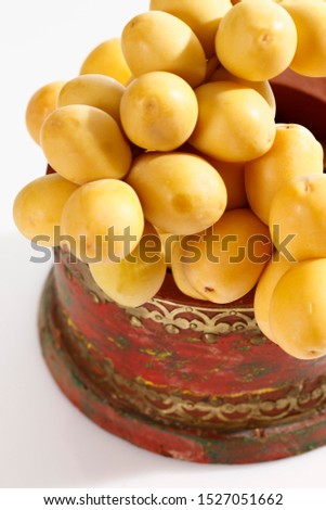 Fresh dates in a wooden box