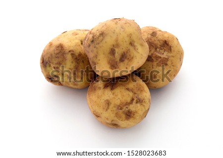 This is a picture of 4 potatos.