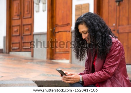 Latin woman with curly hair