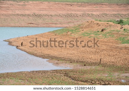 
dry season with very arid terrain and little water broken soil virtually no vegetation