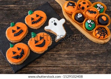 Halloween gingerbread cookies on the wooden table, halloween concept with homemade cookies 