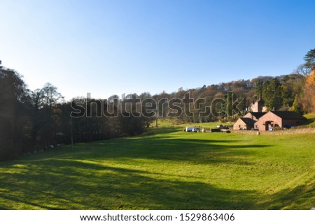 A house in the midle of the countryside