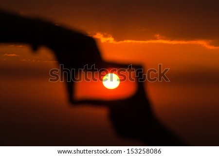silhouette of hand to catch the sun