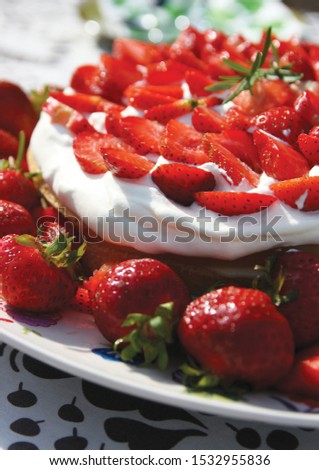 Picture of a midsummer strawberry cake