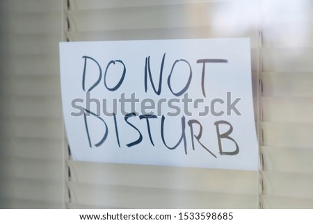 The inscription do not disturb is printed on a piece of paper, which is inserted into the blinds
