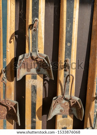 picture with old wooden skis and mounts