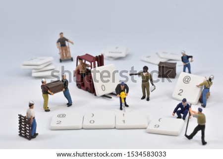 HO scale workers are changing the year from 2019 to 2020