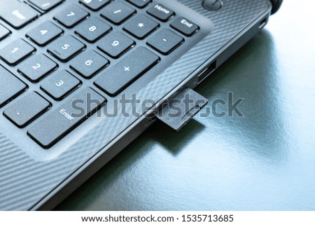 A flash drive is inserted into a laptop