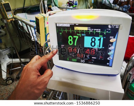 Heart rate monitor screen and pressure gauges At the side of the patient's bed