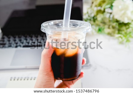 Break time for drinking coffee.
PC and ice coffee.